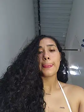 Snapshot of jaderossxx chatting on 06/22/26, 03:42 jaderossxx online show from 06/22/26, 03:42