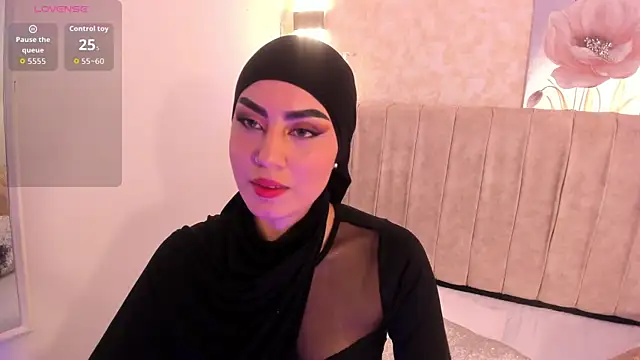 Snapshot of fatimarab chatting on 11/15/25, 08:38 fatimarab online show from 11/15/25, 08:38
