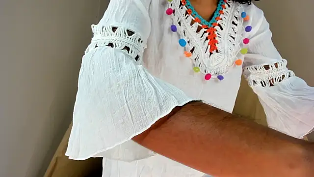 Ariella Ruiz online show from 10/12/25, 12:04