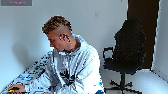 bray hotboy777 online show from 10/12/25, 03:33