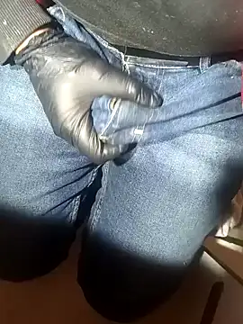 Snapshot of franko1987 chatting on 12/19/24, 06:23 franko1987 online show from 12/19/24, 06:23