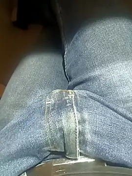 Snapshot of franko1987 chatting on 01/05/25, 06:35 franko1987 online show from 01/05/25, 06:35