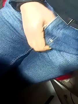 Snapshot of franko1987 chatting on 02/25/25, 01:06 franko1987 online show from 02/25/25, 01:06