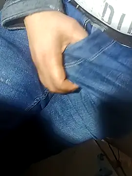 Snapshot of franko1987 chatting on 03/03/25, 01:42 franko1987 online show from 03/03/25, 01:42