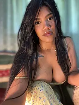 Snapshot of JennamartinyII chatting on 01/15/25, 04:32 JennamartinyII online show from 01/15/25, 04:32