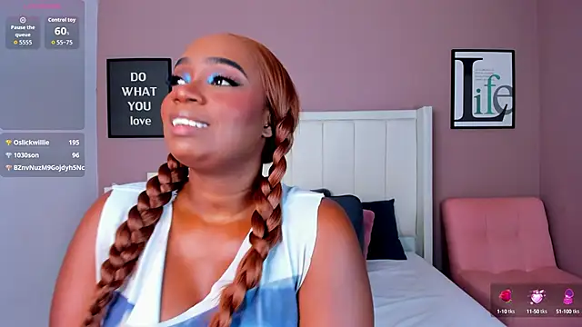 Britanymooree online show from 09/26/25, 07:51