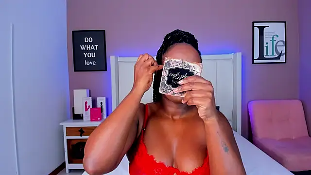 Britanymooree online show from 11/28/25, 08:33