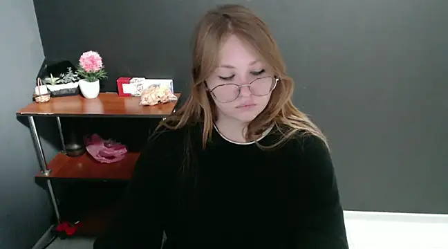 Snapshot of lady_minx chatting on 12/06/24, 11:11 lady minx online show from 12/06/24, 11:11