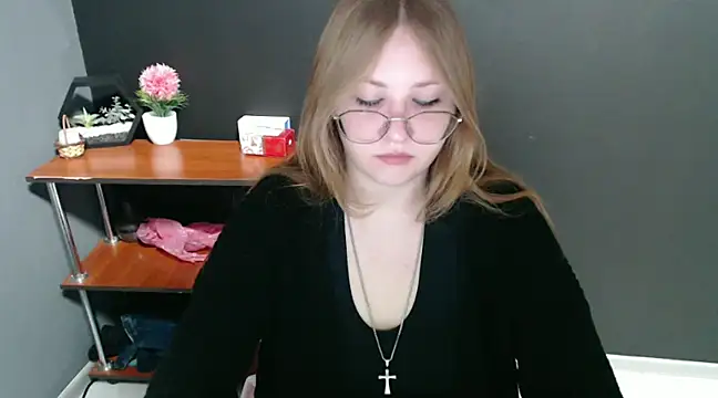 Snapshot of lady_minx chatting on 12/16/24, 07:26 lady minx online show from 12/16/24, 07:26