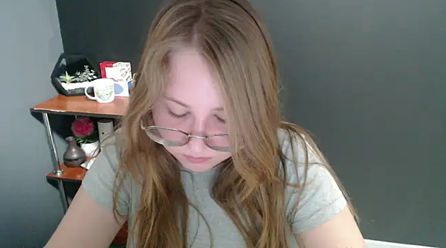 Snapshot of lady_minx chatting on 12/20/24, 11:00 lady minx online show from 12/20/24, 11:00
