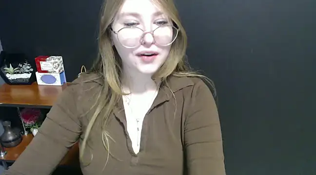 Snapshot of lady_minx chatting on 01/17/25, 10:44 lady minx online show from 01/17/25, 10:44