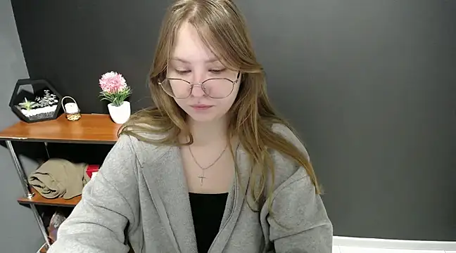Snapshot of lady_minx chatting on 02/18/25, 07:32 lady minx online show from 02/18/25, 07:32