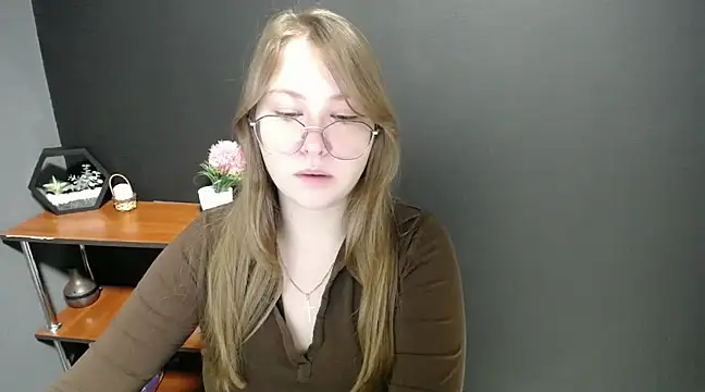 Snapshot of lady_minx chatting on 02/19/25, 07:28 lady minx online show from 02/19/25, 07:28