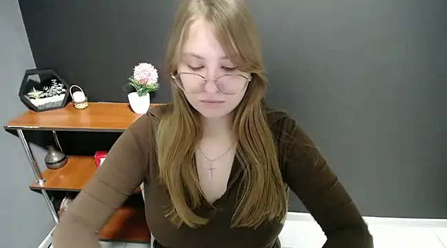 Snapshot of lady_minx chatting on 02/19/25, 10:34 lady minx online show from 02/19/25, 10:34