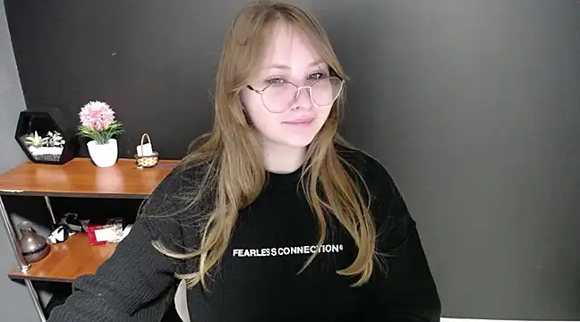 Snapshot of lady_minx chatting on 03/18/25, 07:30 lady minx online show from 03/18/25, 07:30