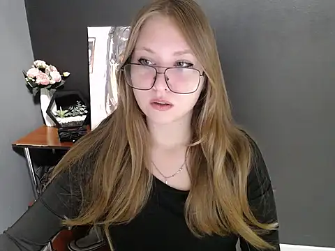 Snapshot of lady_minx chatting on 10/03/25, 06:43 lady minx online show from 10/03/25, 06:43
