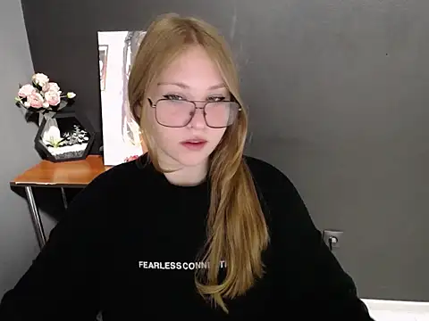Snapshot of lady_minx chatting on 10/13/25, 06:46 lady minx online show from 10/13/25, 06:46