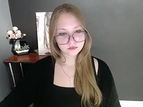 Snapshot of lady_minx chatting on 10/21/25, 06:25 lady minx online show from 10/21/25, 06:25