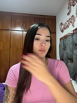 Veronica isaza   online show from 02/06/26, 04:17