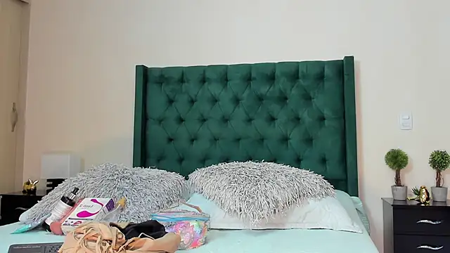 Orianaa Kade online show from 12/05/24, 01:49