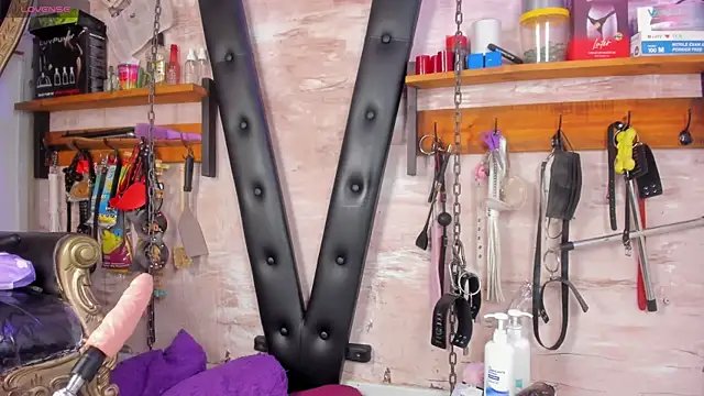 Snapshot of Madame_pain_ chatting on 07/08/26, 12:42 Madame pain online show from 07/08/26, 12:42