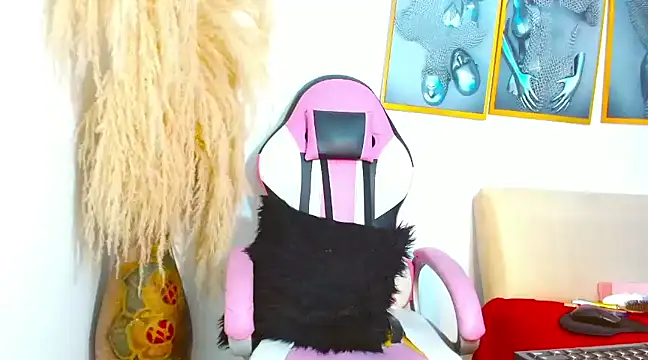 mia foxts online show from 02/14/25, 06:12