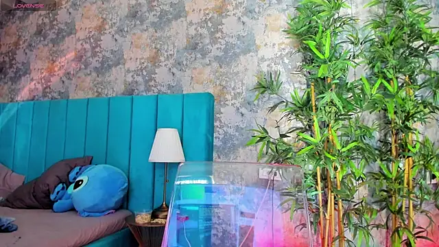 Snapshot of CreamyInkky_ chatting on 06/19/26, 05:34 CreamyInkky online show from 06/19/26, 05:34