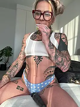 Divina X  online show from 05/06/26, 04:12