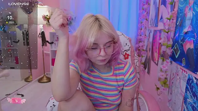 Coconut Mia online show from 10/22/25, 04:18