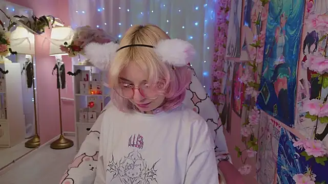 Coconut Mia online show from 10/24/25, 09:44