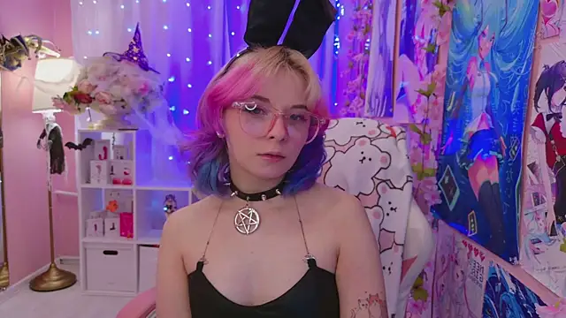 Coconut Mia online show from 10/29/25, 05:25