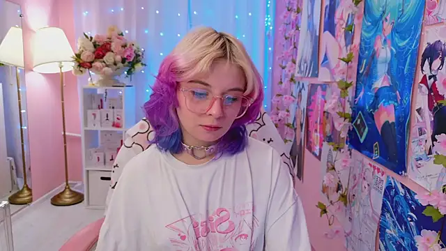 Coconut Mia online show from 11/19/25, 04:29