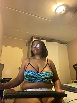 Nomthie online show from 10/28/25, 11:29