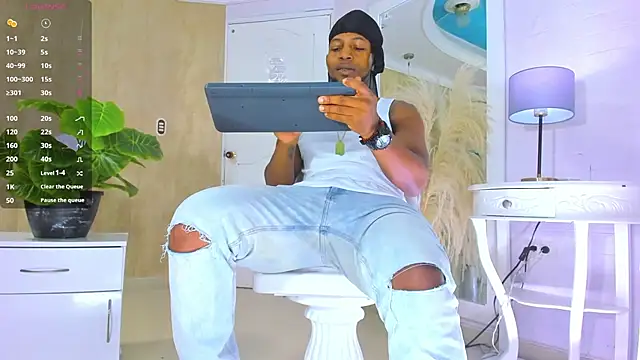 Snapshot of RicoBrown777_ chatting on 06/09/26, 04:02 RicoBrown777 online show from 06/09/26, 04:02