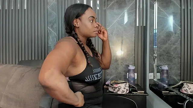 SaraiEvans online show from 10/04/25, 05:16