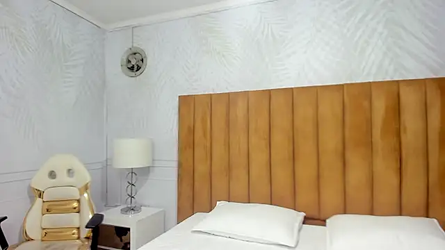 Snapshot of Daphne81_ chatting on 01/07/25, 06:24 Daphne81  online show from 01/07/25, 06:24