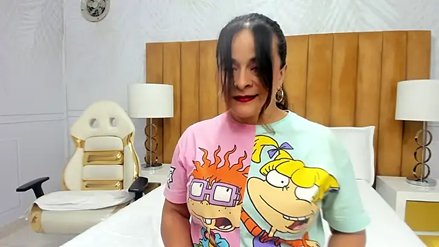 Snapshot of Daphne81_ chatting on 02/05/25, 02:29 Daphne81  online show from 02/05/25, 02:29