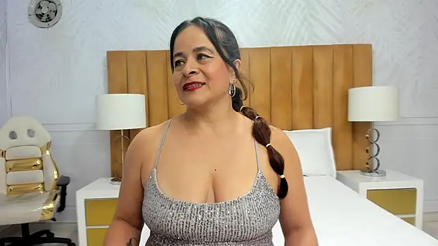 Snapshot of Daphne81_ chatting on 02/06/25, 03:06 Daphne81  online show from 02/06/25, 03:06