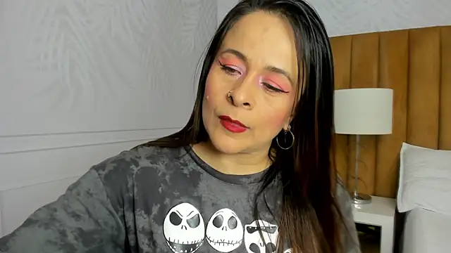 Snapshot of Daphne81_ chatting on 02/21/25, 02:17 Daphne81  online show from 02/21/25, 02:17