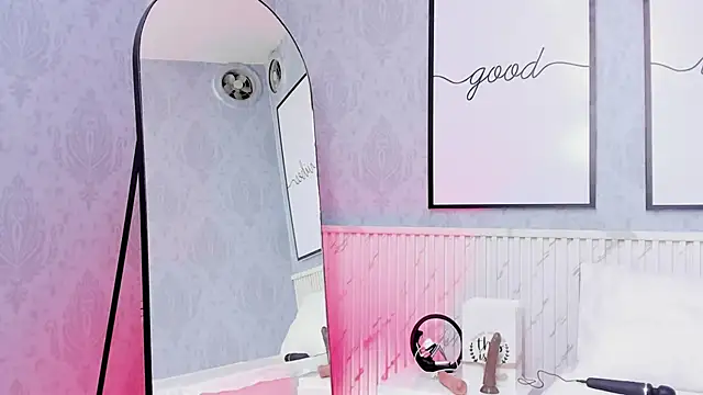 Snapshot of Daphne81_ chatting on 09/10/25, 02:11 Daphne81  online show from 09/10/25, 02:11