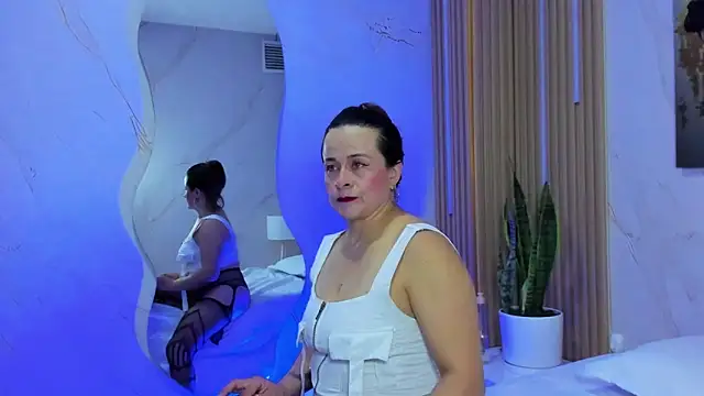 Snapshot of Daphne81_ chatting on 09/23/25, 02:25 Daphne81  online show from 09/23/25, 02:25