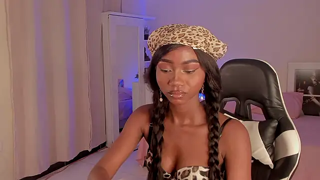 SavannahWildee online show from 12/05/24, 08:55