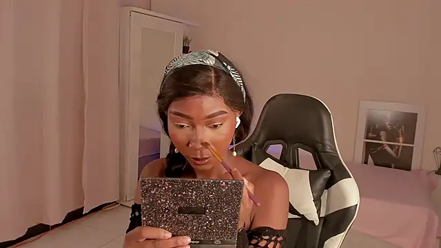 SavannahWildee online show from 12/10/24, 07:43