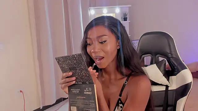 SavannahWildee online show from 03/10/25, 06:34