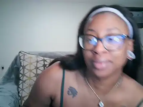 Snapshot of Nyxie_Chaos chatting on 06/17/26, 02:07 Nyxie Chaos online show from 06/17/26, 02:07