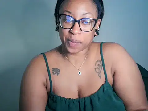 Snapshot of Nyxie_Chaos chatting on 07/21/26, 02:41 Nyxie Chaos online show from 07/21/26, 02:41