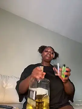 Snapshot of LillShayy chatting on 06/04/26, 12:38 LillShayy online show from 06/04/26, 12:38