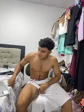 Snapshot of Mentriplex chatting on 12/07/24, 01:47 Mentriplex online show from 12/07/24, 01:47