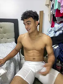 Snapshot of Mentriplex chatting on 12/22/24, 03:44 Mentriplex online show from 12/22/24, 03:44