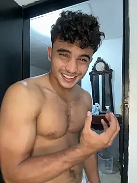 Snapshot of Mentriplex chatting on 10/19/25, 01:39 Mentriplex online show from 10/19/25, 01:39